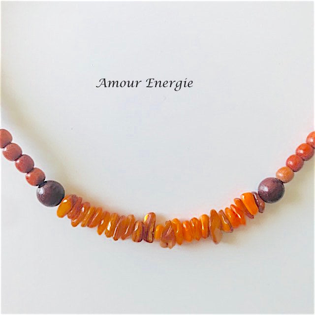 Collier bois de santal, bois de rose et cornaline