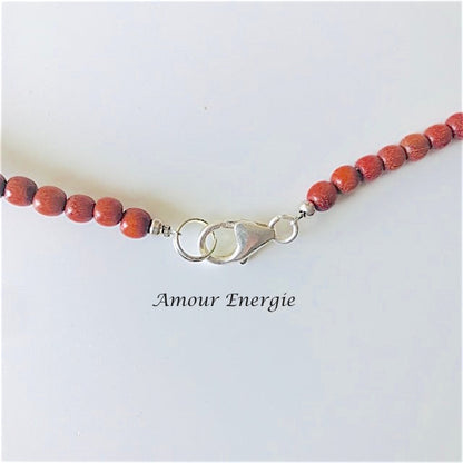 Collier bois de santal, bois de rose et cornaline